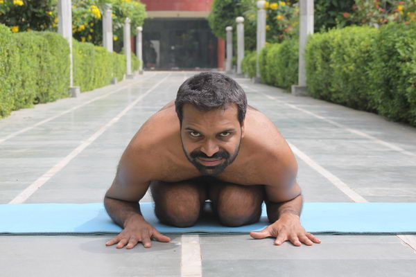 Bhring Asana – Posture de l’Abeille