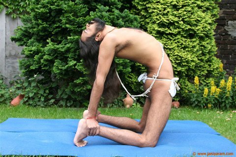 Ushtrasana – Postura del Camello